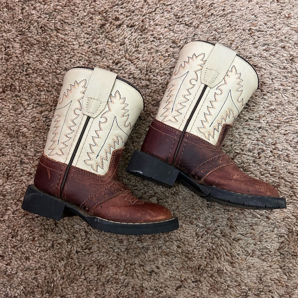 Size 4 cowboy boots